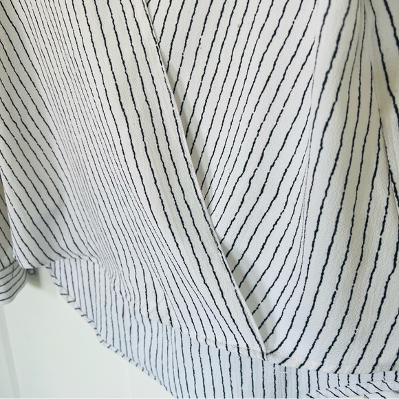 Gianni Bini Striped Wrap Long Sleeve Top Size Small - Picture 2 of 8